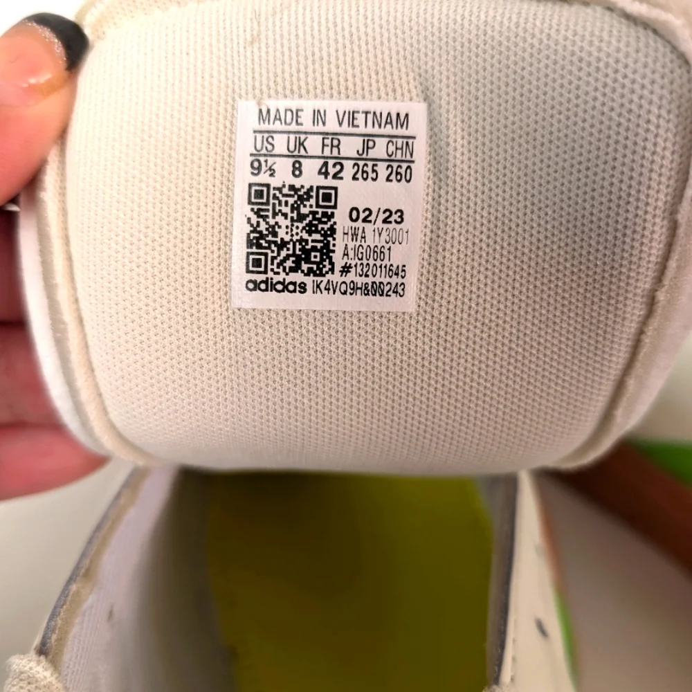 Adidas Original Grand Court. Off White And Semi Lucid Lime. Men's 9.5.